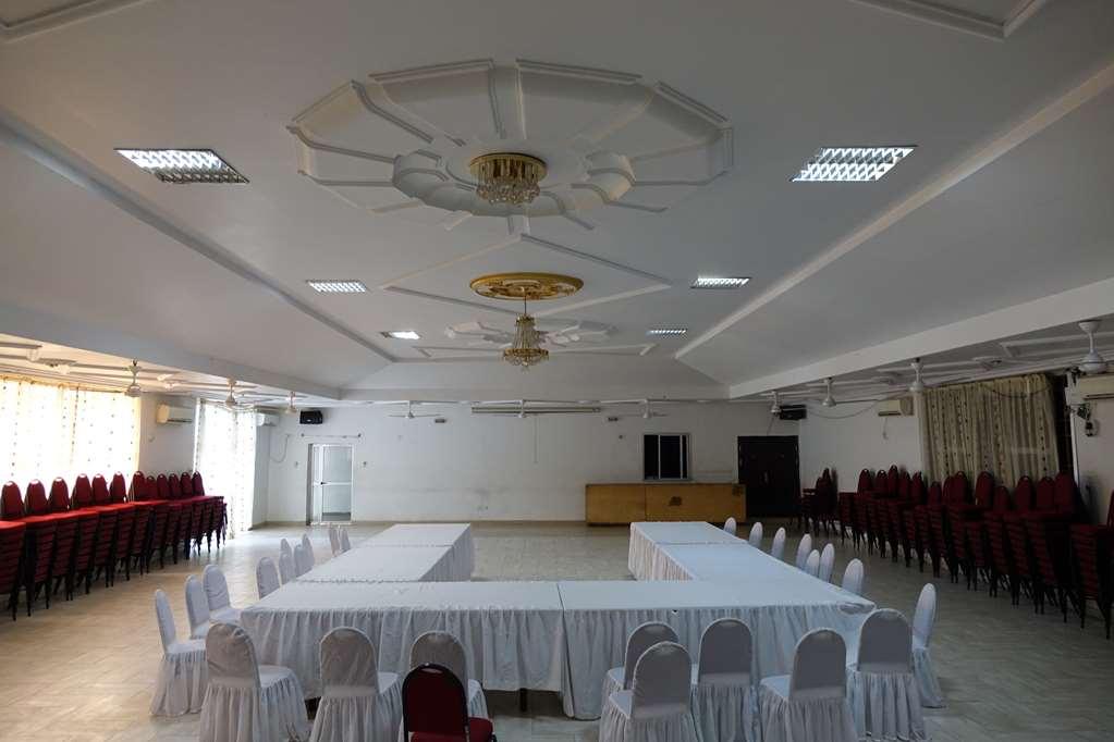 Wusum Hotel Makeni Restaurante foto