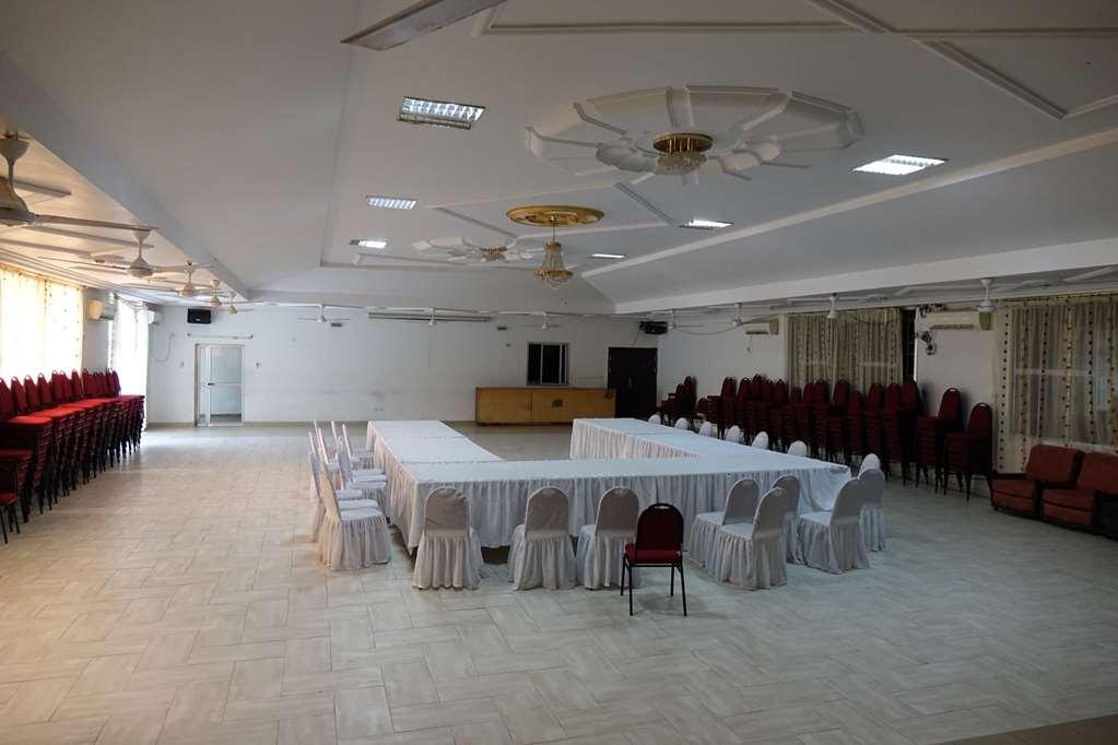 Wusum Hotel Makeni Restaurante foto