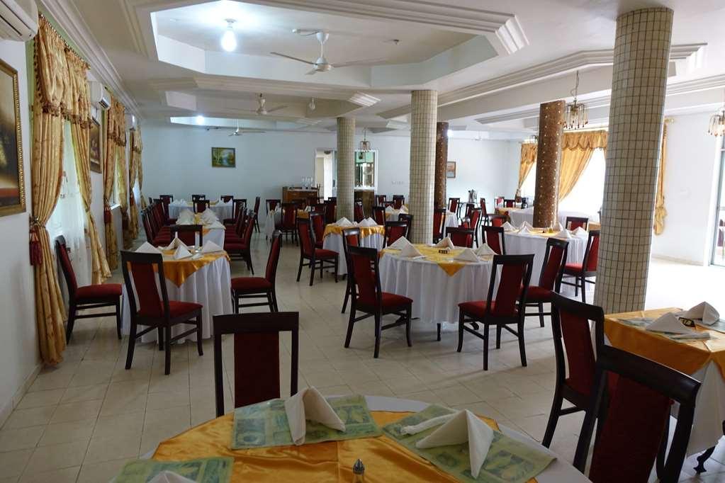 Wusum Hotel Makeni Restaurante foto